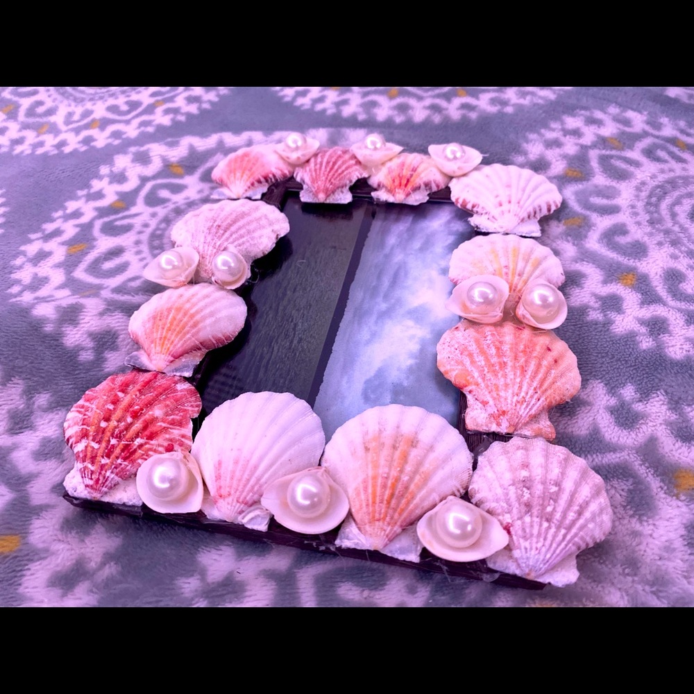 Shell picture frame